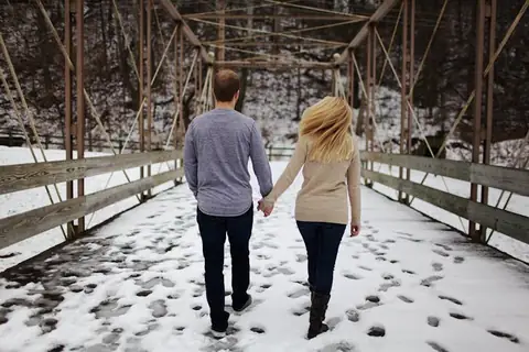How to Overcome the Fear of Flirting in Real Life? 5 Practical Tips