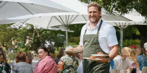 Curtis Stone’s Journey From Melbourne Chef to Hollywood Favorite