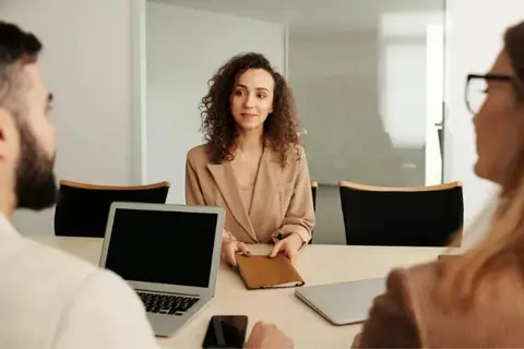 Mastering the ‘Tell Me About Yourself’ Challenge in Job Interviews
