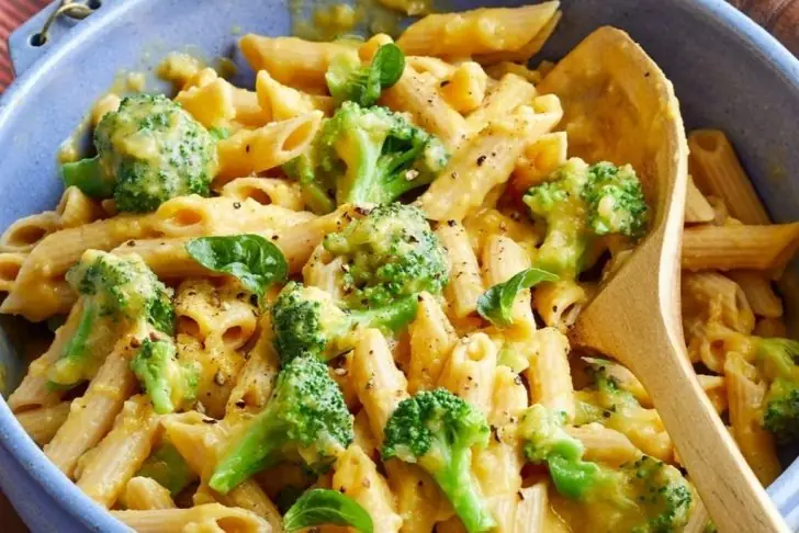 What goes well with mac and cheese?