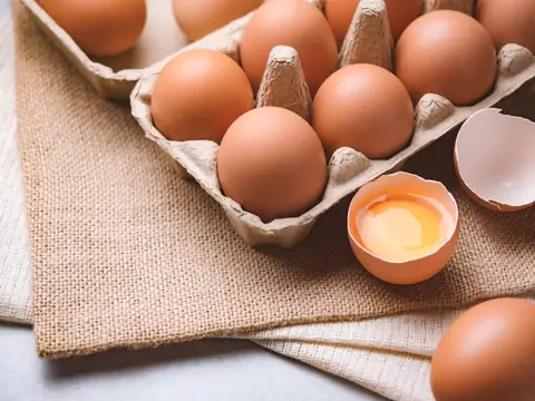 Egg-cellent! Debunking The Biggest and Most Outrageous Myths about Eggs!