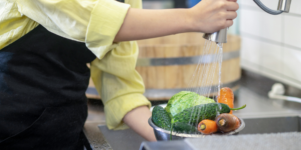 How to Wash Salad Greens to Reduce the Risk of Food Poisoning